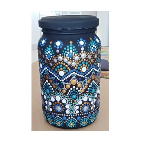 Trabajo de Decoración de tarro con pintura acrílica